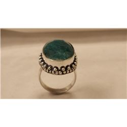 BEAUTIFUL 17 CT EMEARLD GREEN COLOR QUARTZ  RING
