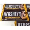 Image 2 : Hersheys Whole Almond Chocolate Bars (7 x 100g)