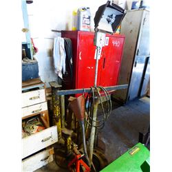 HALOGEN WORK LIGHT ON ROLLING STAND & APPROX 10 JACKS/PIPE STANDS