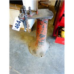 PIPE VISE ON STAND