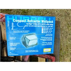 COMPACT REFRACTOR WALL PACK IN ORIGINAL BOX