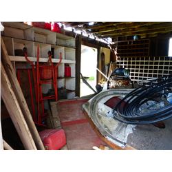 BROWN (WEATHERED) BUILDING & CONTENTS