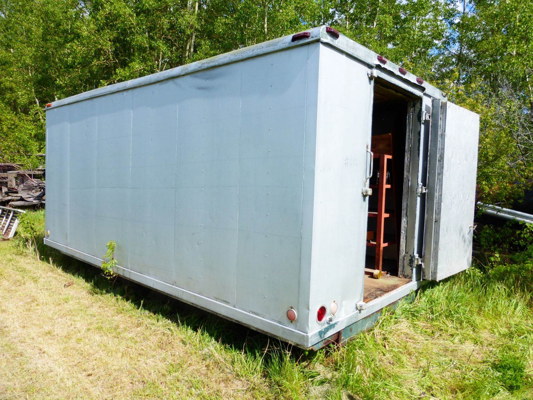 GREY INSULATED STORAGE UNIT ON SKIDS WITH REEFER & CONTENTS