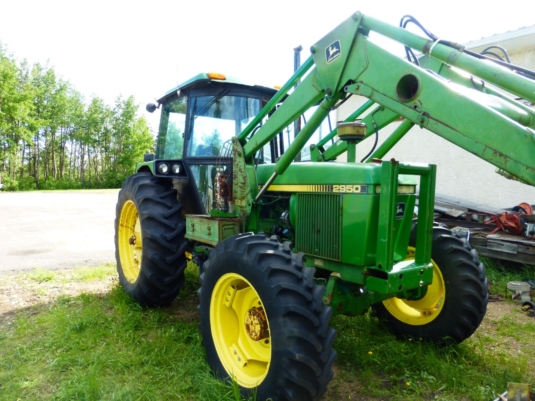 JOHN DEERE 2950 FWA TRACTOR