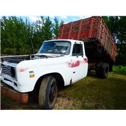 APPROX 1973 IH 1510 EIGHT TRUCK