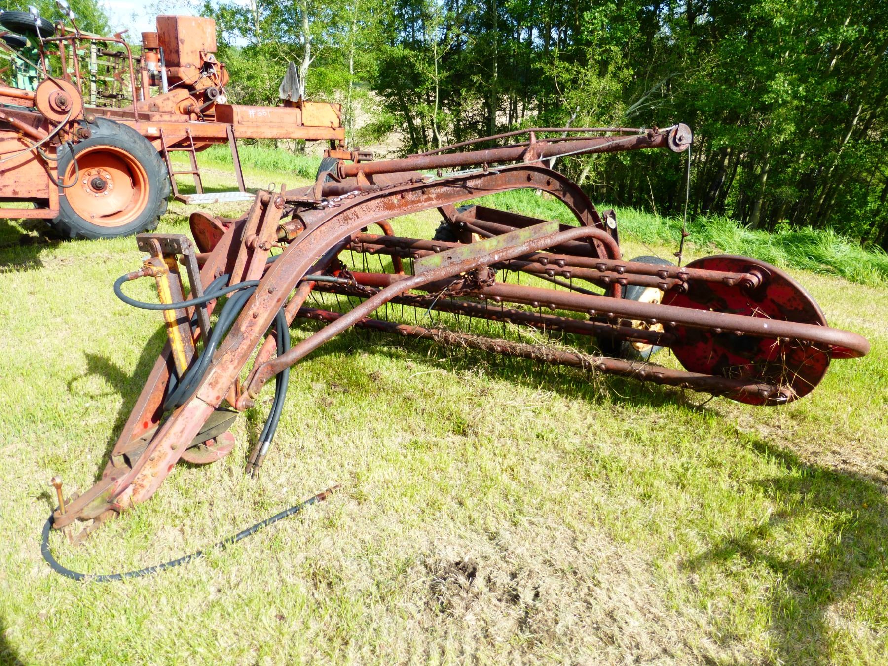 MASSEY FERGUSON 5 BAR HAY RAKE