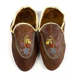 Vintage Cree Indian Leather Moccasins