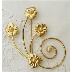  Large Goldtone FLORAL BROOCH #940508