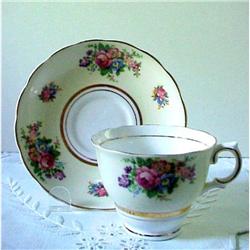 Colclough Cup & Saucer PRETTY ROSES #940564