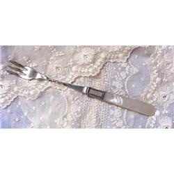 Victorian Pearl Handle OLIVE FORK #940613