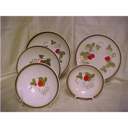 Metlox California Strawberry Dinnerware #940959