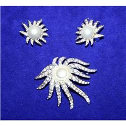 Celebrity Vintage Rhinestone Brooch & Earrings #941158