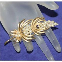 Fabulous Vintage Trifari Rhinestone Brooch #941165