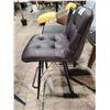 Image 2 : BLACK CHAIR