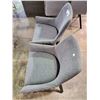 Image 2 : 2 GREY CHAIRS