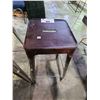 Image 2 : 2 METAL STOOLS