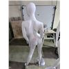 Image 2 : FEMALE MANNEQUIN VISIBLE DAMAGE