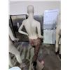 Image 2 : FEMALE MANNEQUIN VISIBLE DAMAGE