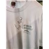 Image 2 : BEVERLY GARLANDS HOLIDAY INN TSHIRT SIGNED BY BEVERLY GARLANDS