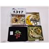 Image 1 : ASSORTED BROOCHES