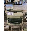 Image 2 : 1 CASSAN 3000 TYPEWRITER & 1 STEAMPUNK THEMED VINTAGE CALCULATOR
