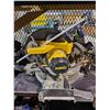 Image 2 : DEWALT 10" COMPOUND MITER SAW