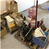 Image 1 : 2 PALLETS OF FLOOR JACK JACKS STANDS WITH MISC
