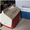 Image 2 : 3 RUBBERMAID AND IGLOO COOLERS