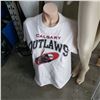 Image 3 : 2 ADULT MANNEQUINS AND MANNEQUIN TORSO AND T-SHIRT