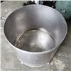 Image 2 : STAINLESS STEEL TUB ON WHEELS