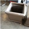 Image 2 : 2 LARGE GARDEN PLANTERS