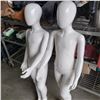 Image 2 : 2 CHILD MANNEQUINS
