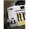 Image 2 : OXYGEN M AUDIO ELECTRIC KEYBOARD