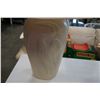 Image 2 : 2 WHITE TABLE LAMPS