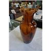 Image 2 : ETCHED GLASS CUP AND VASE AND ART GLASS VASE