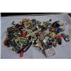 Image 2 : LOT OF JEWELLERY AND BUTTONS