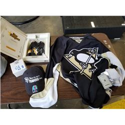 OFICIALLY LICENSED PITTSBURGH PENGUINS REEBOK NHL JERSEY AND STARHANGER AND CASE OF 10 FLASHING PINS