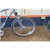 Image 2 : Raleigh Venture 2 Comfort Bike w/ Suspension Seat Post & Forks, Kenda Paved/Gravel Road Tires. Frame