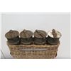 Image 2 : Qty 4 Kan Ladungen 1 bis 4 10.5cm Howitzer Shells in Basket