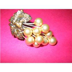 VICTORIAN PEARL GRAPE CLUSTER #952906