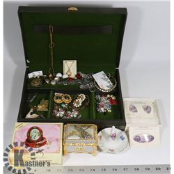 A LOT OF VINTAGE JEWELRY STERLING SILVER