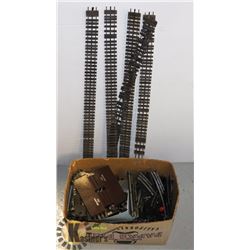 LARGE LOT OF 1940S LIONEL SUPER O TRACK AND