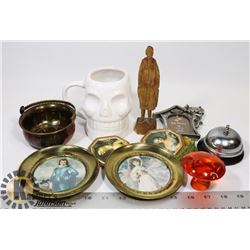 FLAT OF HOUSEHOLD COLLECTABLES