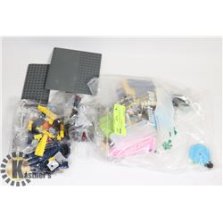 LOT OF 5 LEGO MINI SETS WITH LOTS OF EXTRAS