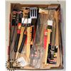 Image 1 : FLAT OF ASSORTED BBQ TOOLS