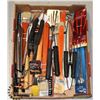 Image 1 : FLAT OF ASSORTED BBQ TOOLS