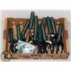 Image 1 : FLAT OF ASSORTED GARDENING TOOLS