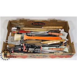 FLAT OF BBQ TOOLS