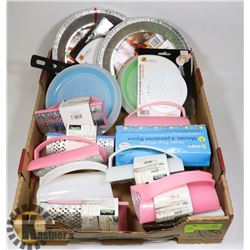 FLAT OF ASSORTED KITCHEN ACCESSORIES