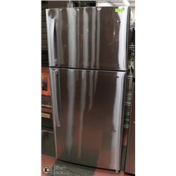 MOFFAT STAINLESS 18CU FT REFRIDGERATOR WITH TOP